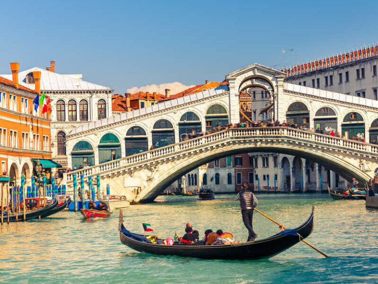 Gondola-venice-italy-proposal-grand-Canal-Of-Venice-Italy